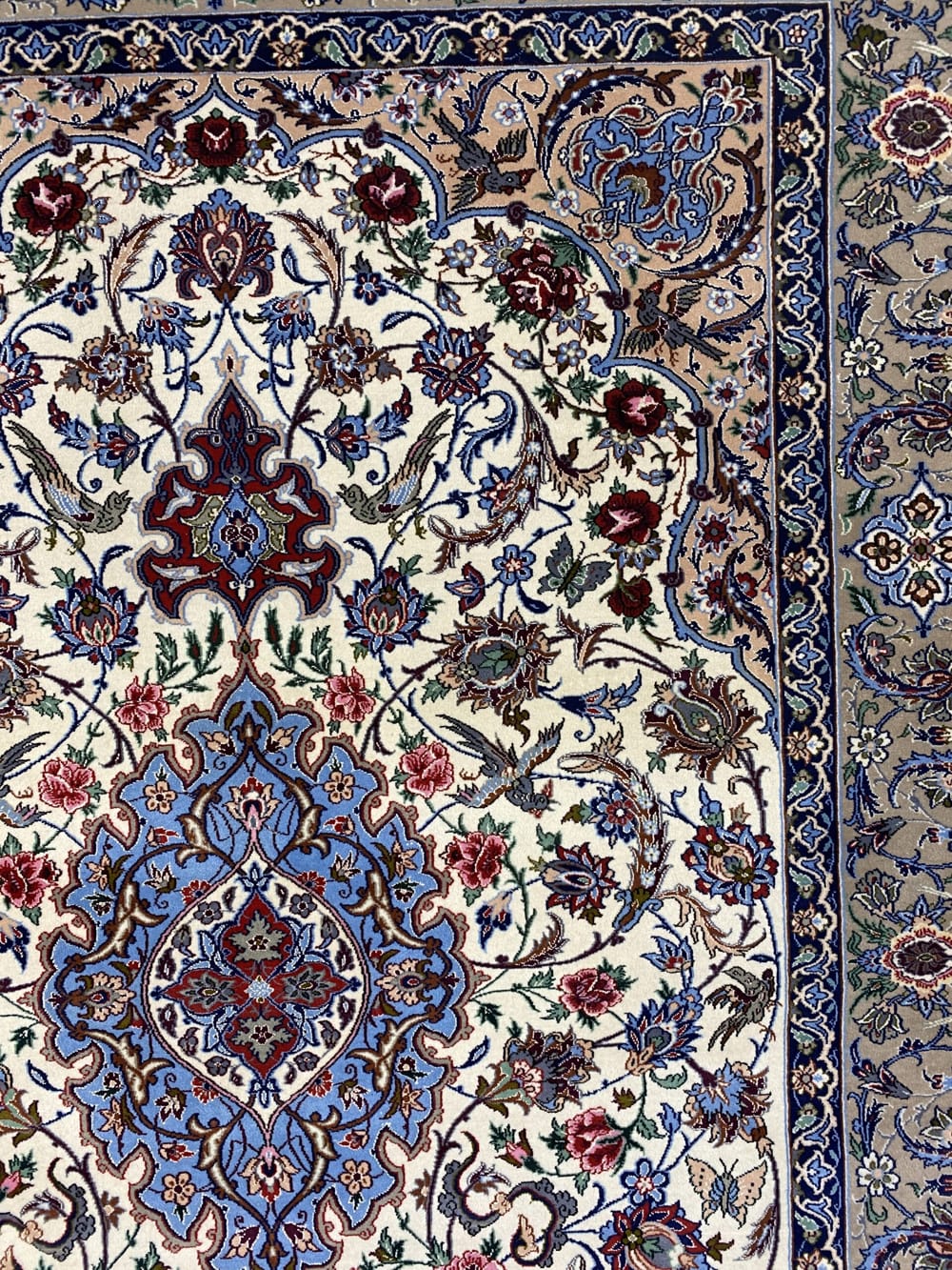 Rug# 10123, Isfehan, Kork-wool & silk pile on a full silk foundation, 900k KPSQM, Signed, circa 1980, Persia, size 192x130 cm (6)